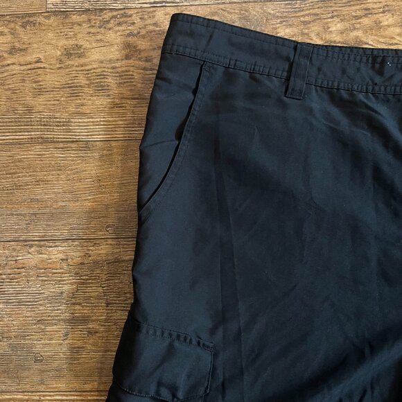 Magellan Outdoors Mens Black Cargo Shorts 42 Fishing Hiking Camping - Picture 3 of 6
